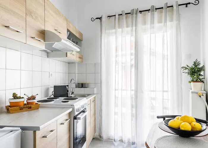 Iria's Petite * Skopelos Town